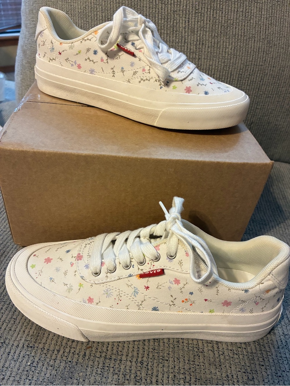 Levi's Naya Canvas Sneakers Floral Print Shoes Without Box- Women's 6.5 - Women